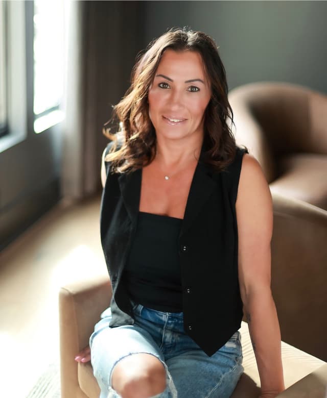 Chrissy Cox headshot